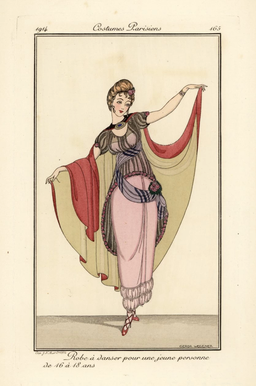 Giovane donna in abito da ballo con mantello